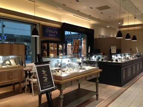 SINEA 横浜クイーンズイースト店